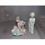 TWO LLADRO CHINA FIGURES CHILD IN A NIGHTGOWN & SEATED BALLERINA EST [£20- £40]