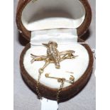 9CT GOLD BROOCH OF BIRD WITH SEED PEARLS(ONE MISSING) EST[£20-£40]
