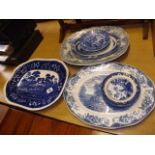 BLUE WHITE ASHETS & OTHER DECORATIVE PLATES EST [£ 10- £20]