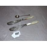 TWO SILVER MOP HANDLED BUTTER KNIVES & SMALL SILVER MUSTARD SPOON EST[£15-£30]