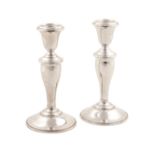 A pair of American silver candelabra silversmith Gorham, 20th century peso lordo 603 gr. standing on