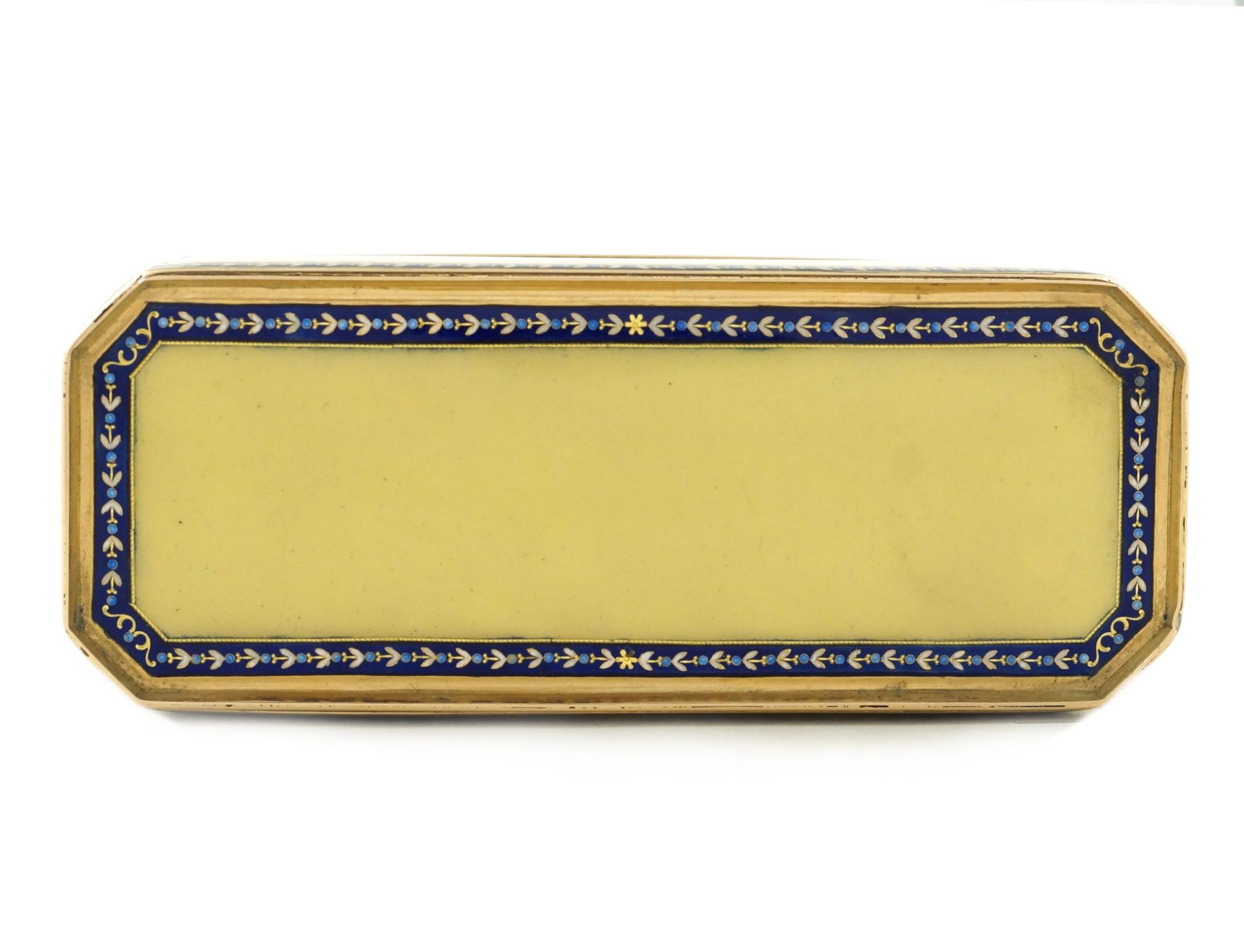 A French rose gold and enamel snuff box - Bild 3 aus 3