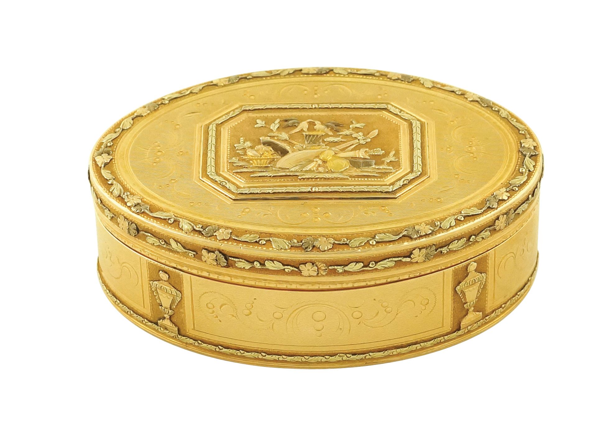A French bicolor gold snuff box