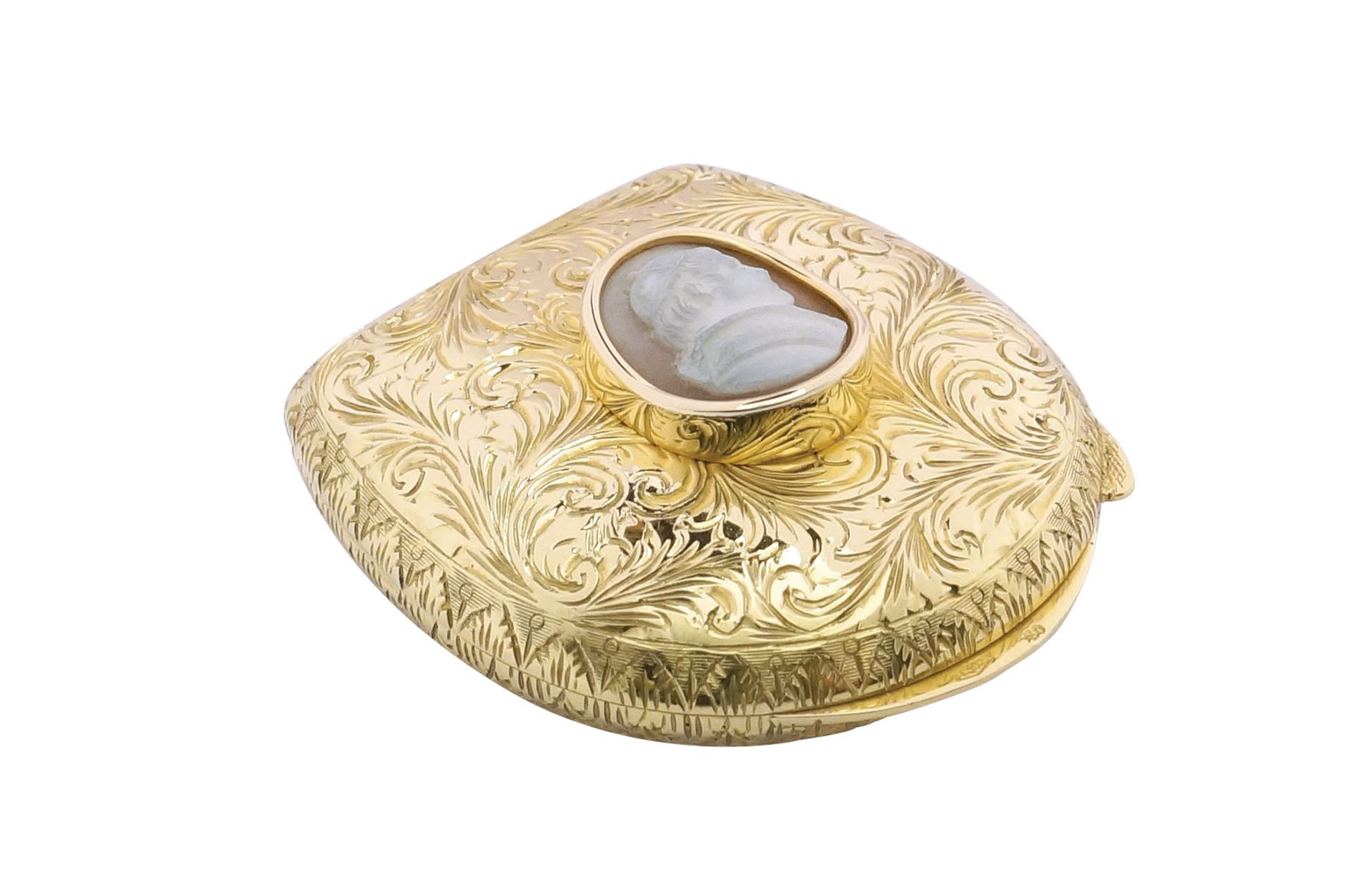 An 18k gold and cameo pill box