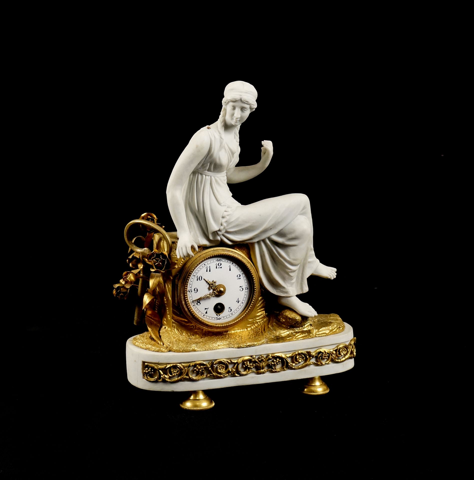A French biscuit porcelain and gilt-bronze table clock - Bild 2 aus 2
