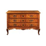 An Italian walnut chest with three drawers Italy, late 19th century 92x125x52 cm.