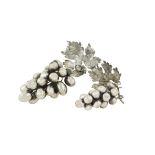 A pair of Italian silver grapes 20th century peso 590 gr.