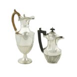 A pair of sheffield coffepots Great Britain early 20th century h. 27 - 19 cm.