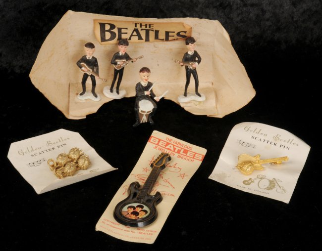 The Beatles: figurines, Invicta Plastics brooch & two scatter pins A set of Beatles figurines marked - Image 3 of 4