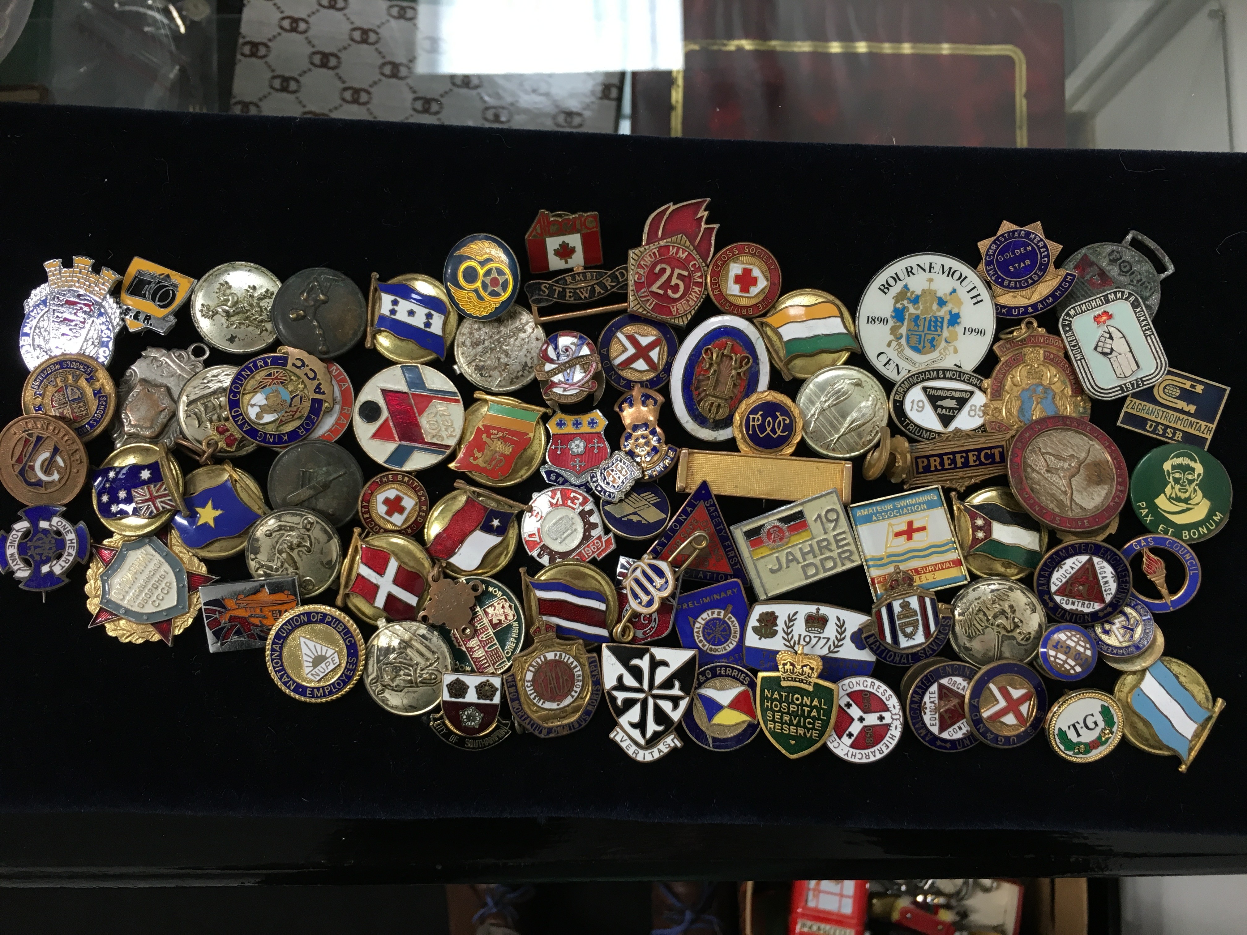 A carton containing various badges. - Image 2 of 2