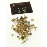 A mixed lot of gold and silver small jewellery items.