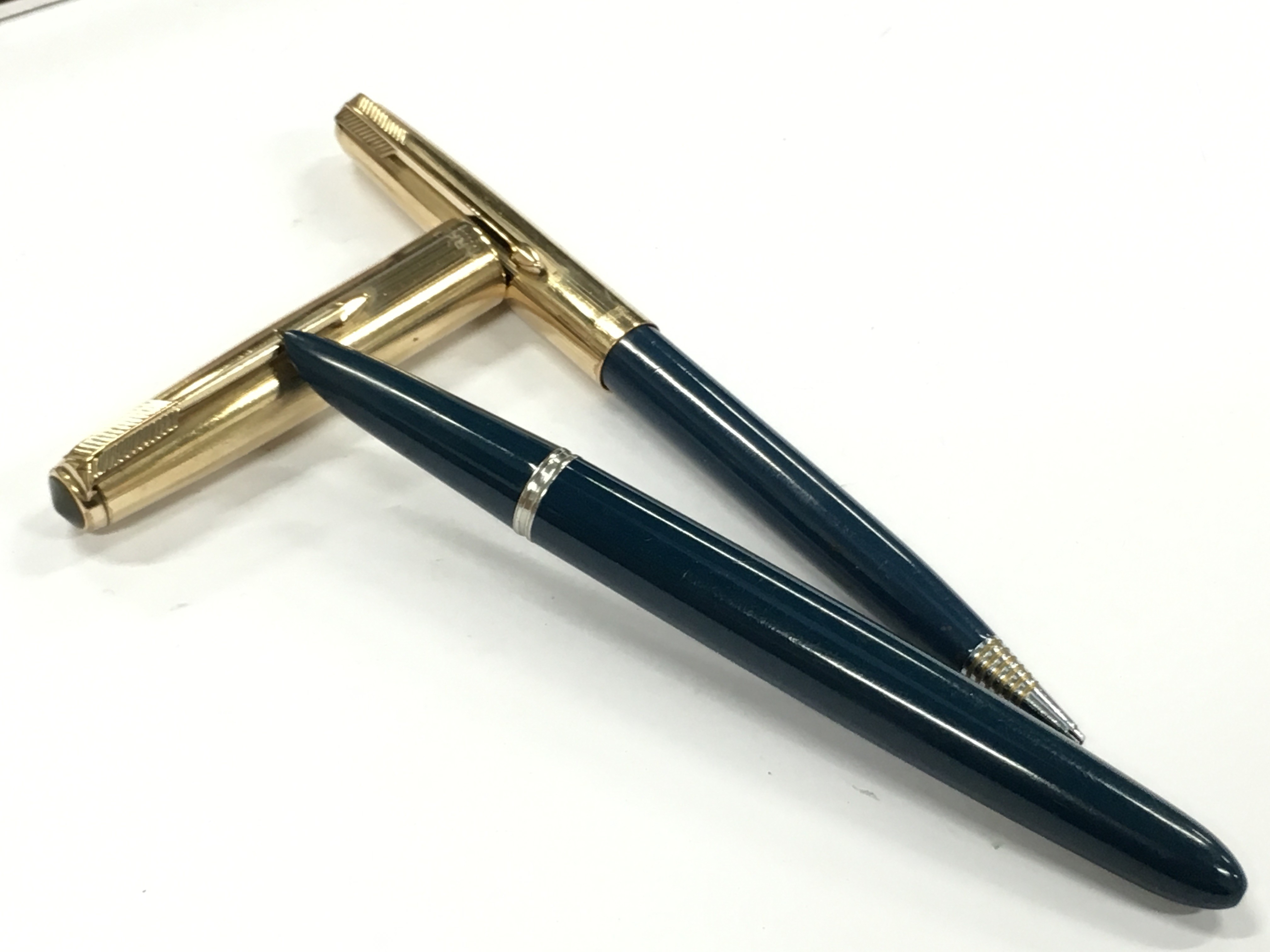 Two vintage Parker fountain pens to include a sterling silver Parker 75 flat top in original hard - Image 6 of 7