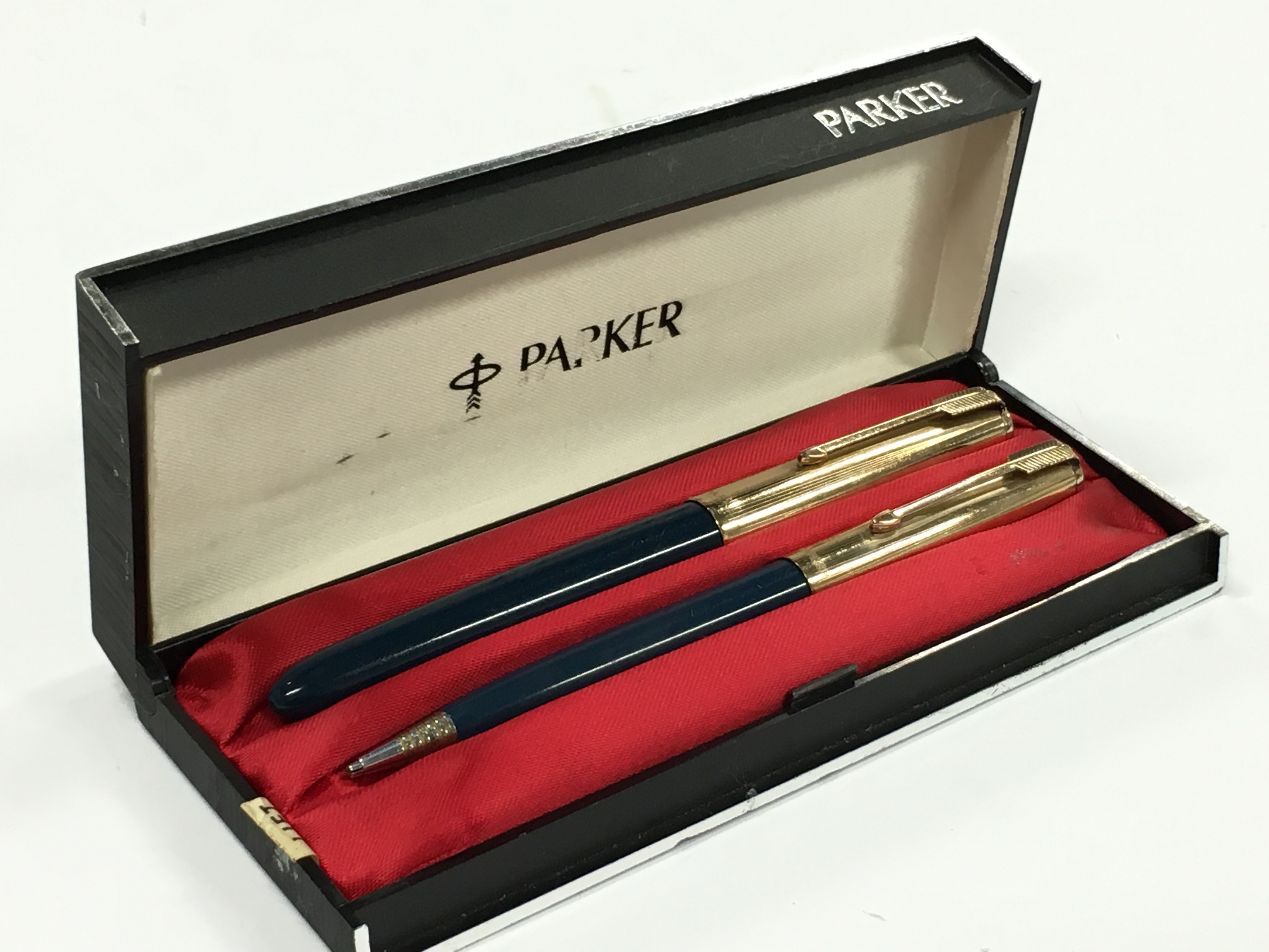 Two vintage Parker fountain pens to include a sterling silver Parker 75 flat top in original hard - Image 5 of 7