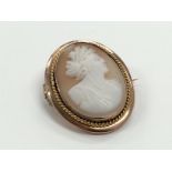 A 9 carat gold cameo brooch.