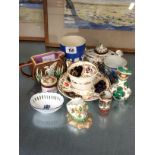 A small quantity of various 19th century and later china and porcelain items including a Samson