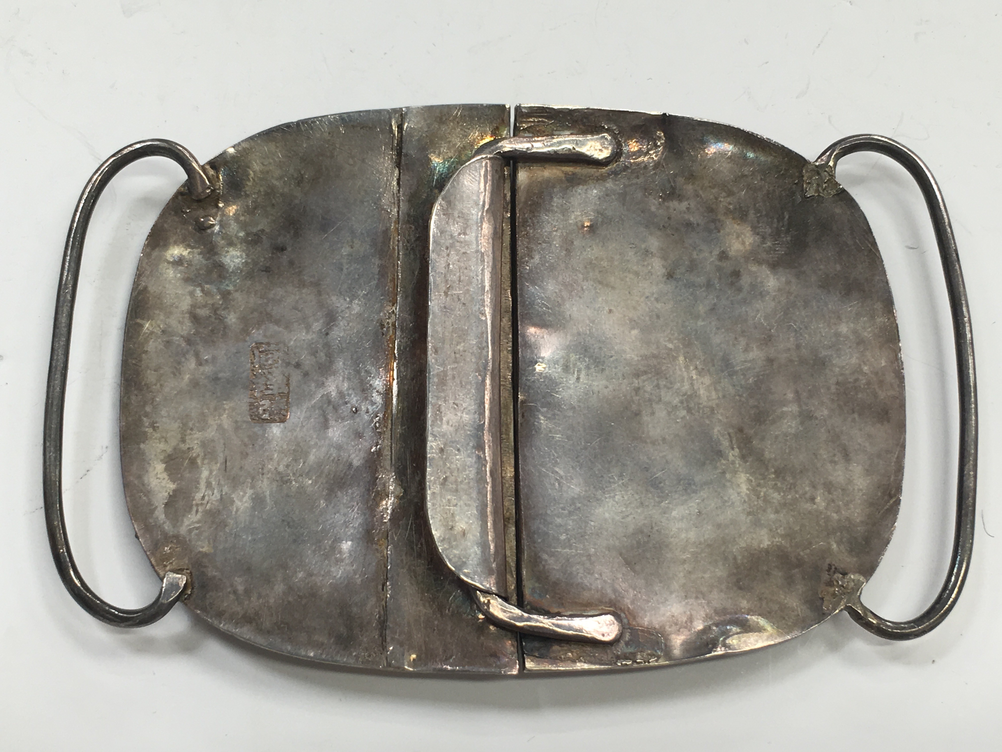 A Chinese silver belt buckle decorated with Chinese characters and small flower heads (impressed - Image 4 of 5