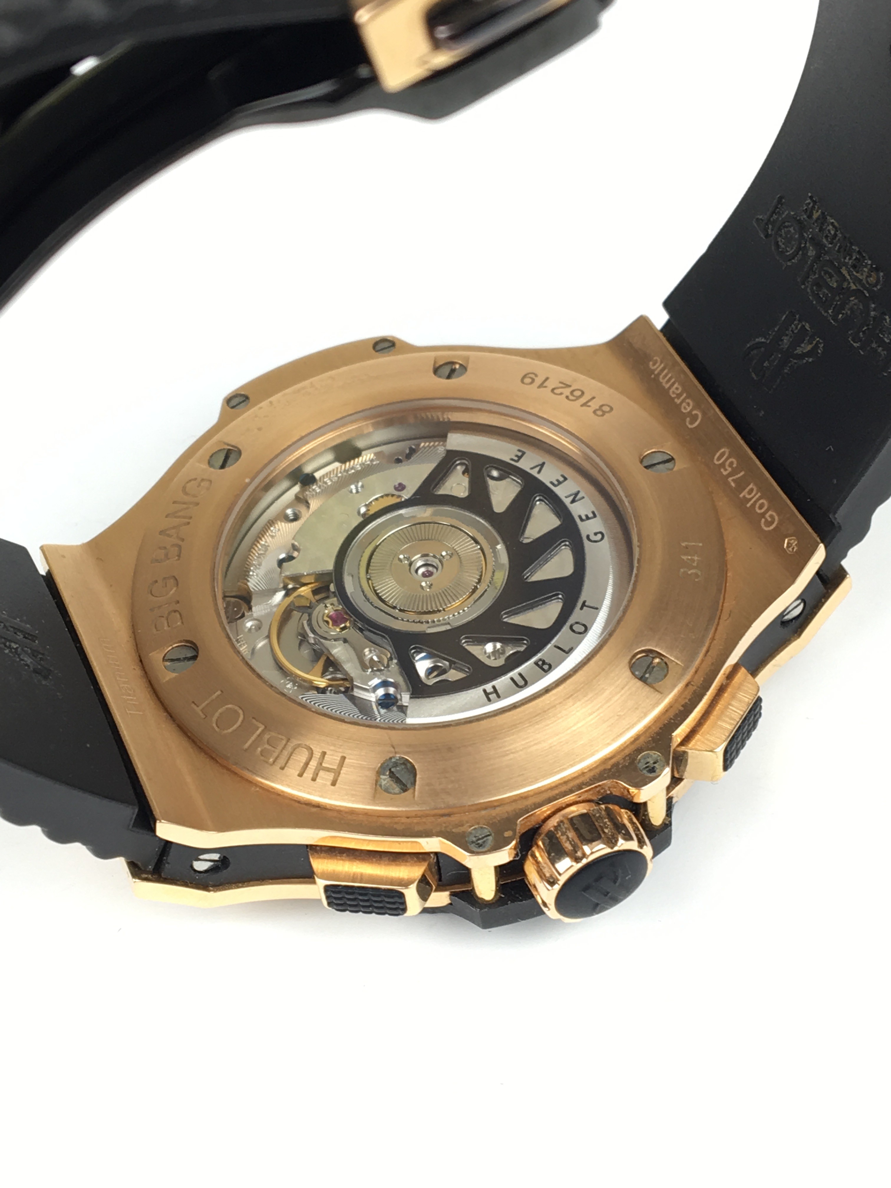 A GENTLEMANS 18K GOLD HUBLOT GENEVE BIG BANG AUTOMATIC WRIST WATCH •Black carbon fibre designed dial - Image 6 of 10