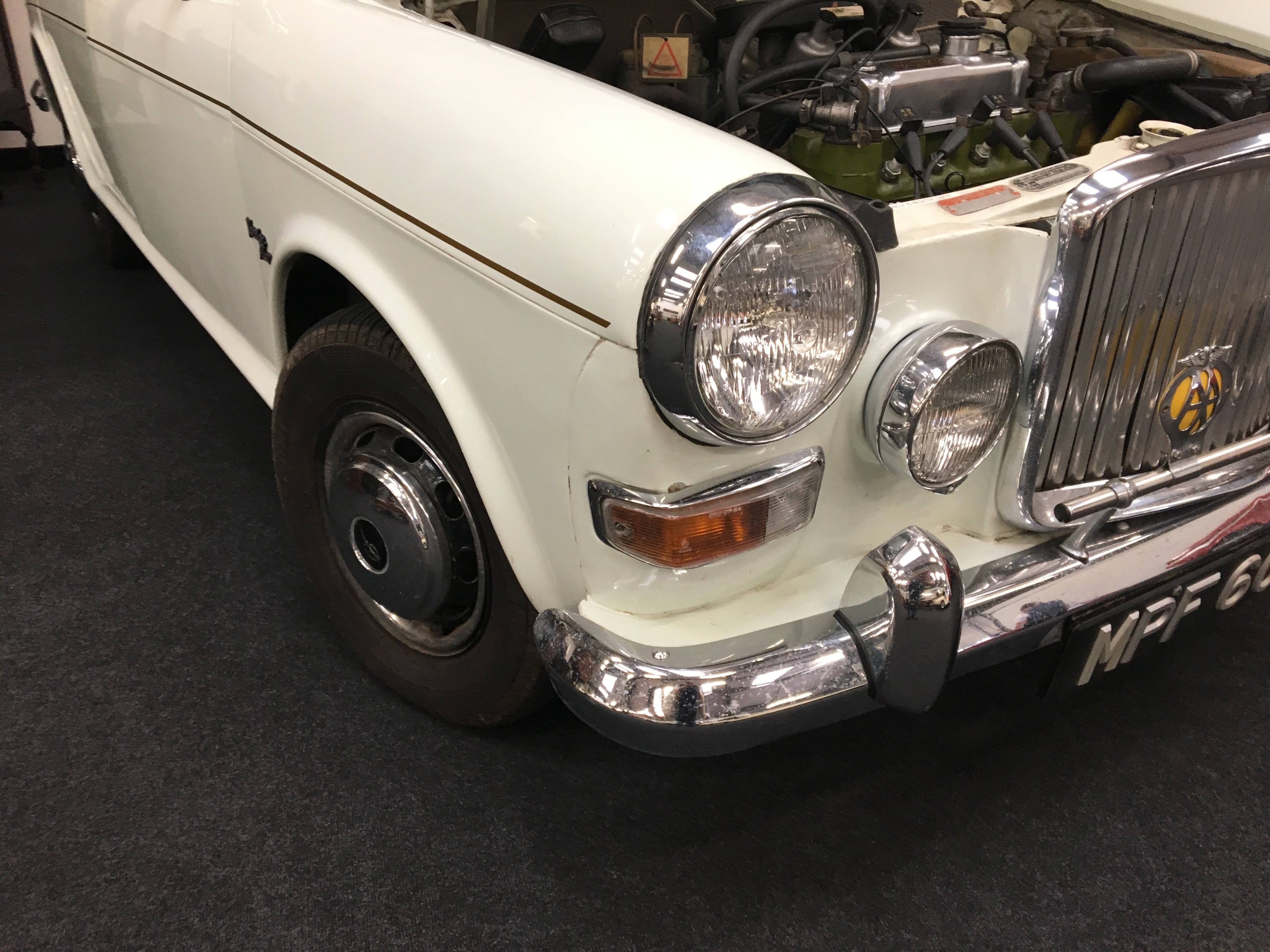 A 1972 Vanden plas princess fitted with a 1275cc engine fitted with twin carburettors, quick shift - Image 3 of 11