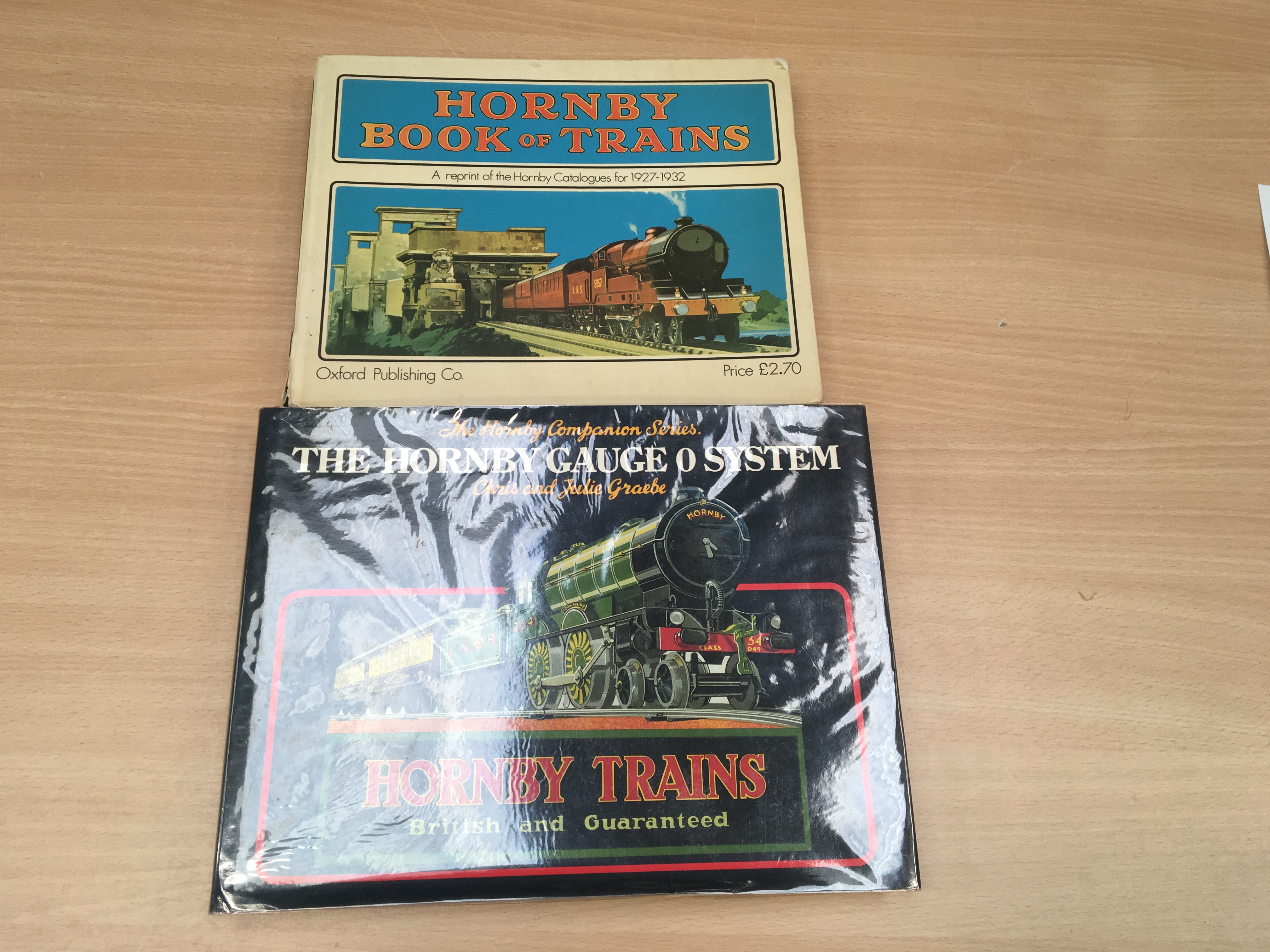 A tray containing Scenic Items, some Track, Hornby Catalogues (mostly Good) and a H&M Duette PCU - Image 2 of 2