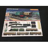 HORNBY R824 'Flying Scotsman' Train Set comprising an LNER Green 4-6-2 'Flying Scotsman', 2 x