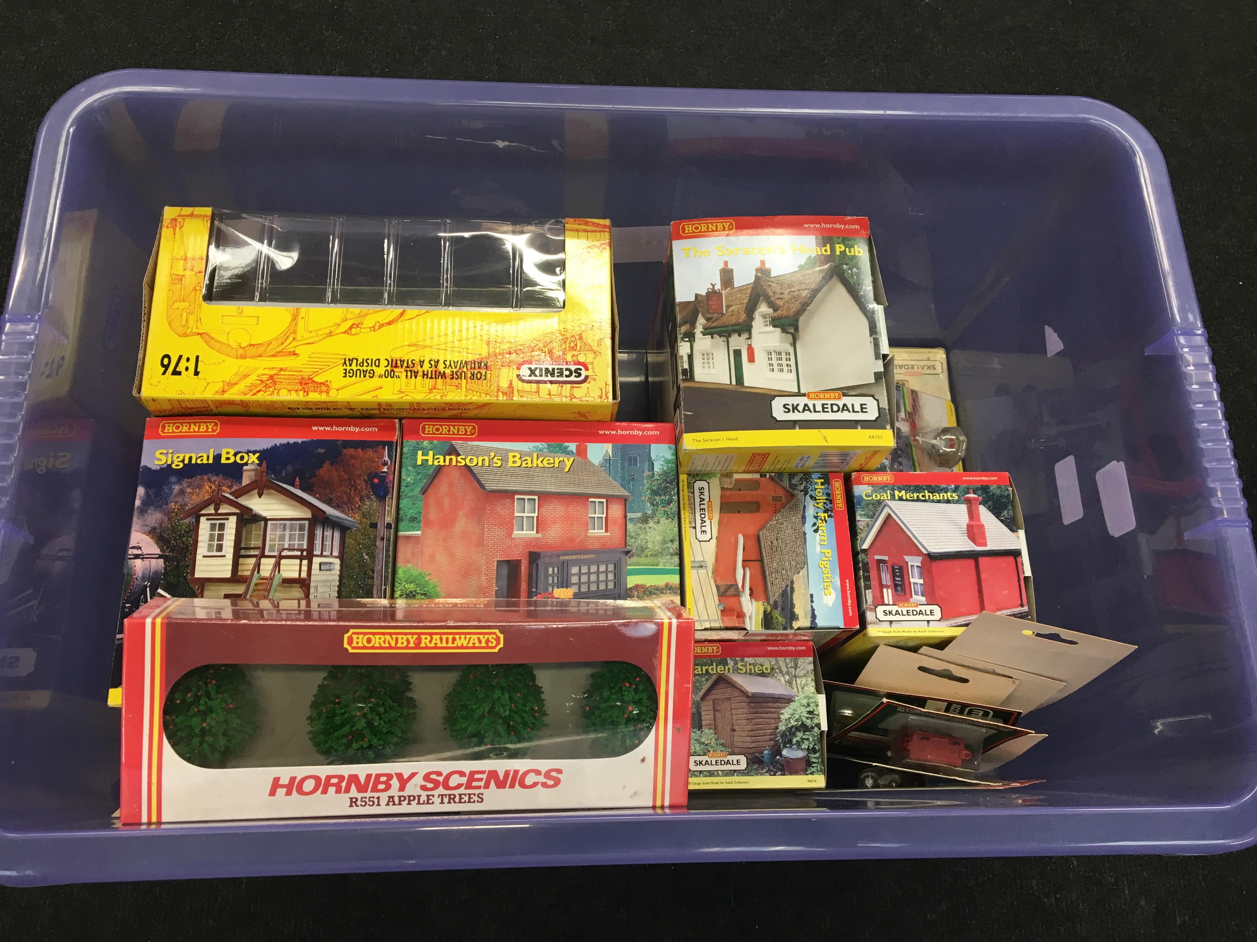 HORNBY SKALEDALE, SCENIC and MODEL SCENE - Skaledale Items nos R8520, 8523, 8527, 8534, 8576, 8579