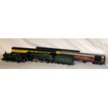 HORNBY 2 x Locomotives and 3 x Carriages - R78 GWR Green 4-6-0 'King Edward 1st' (Excellent with