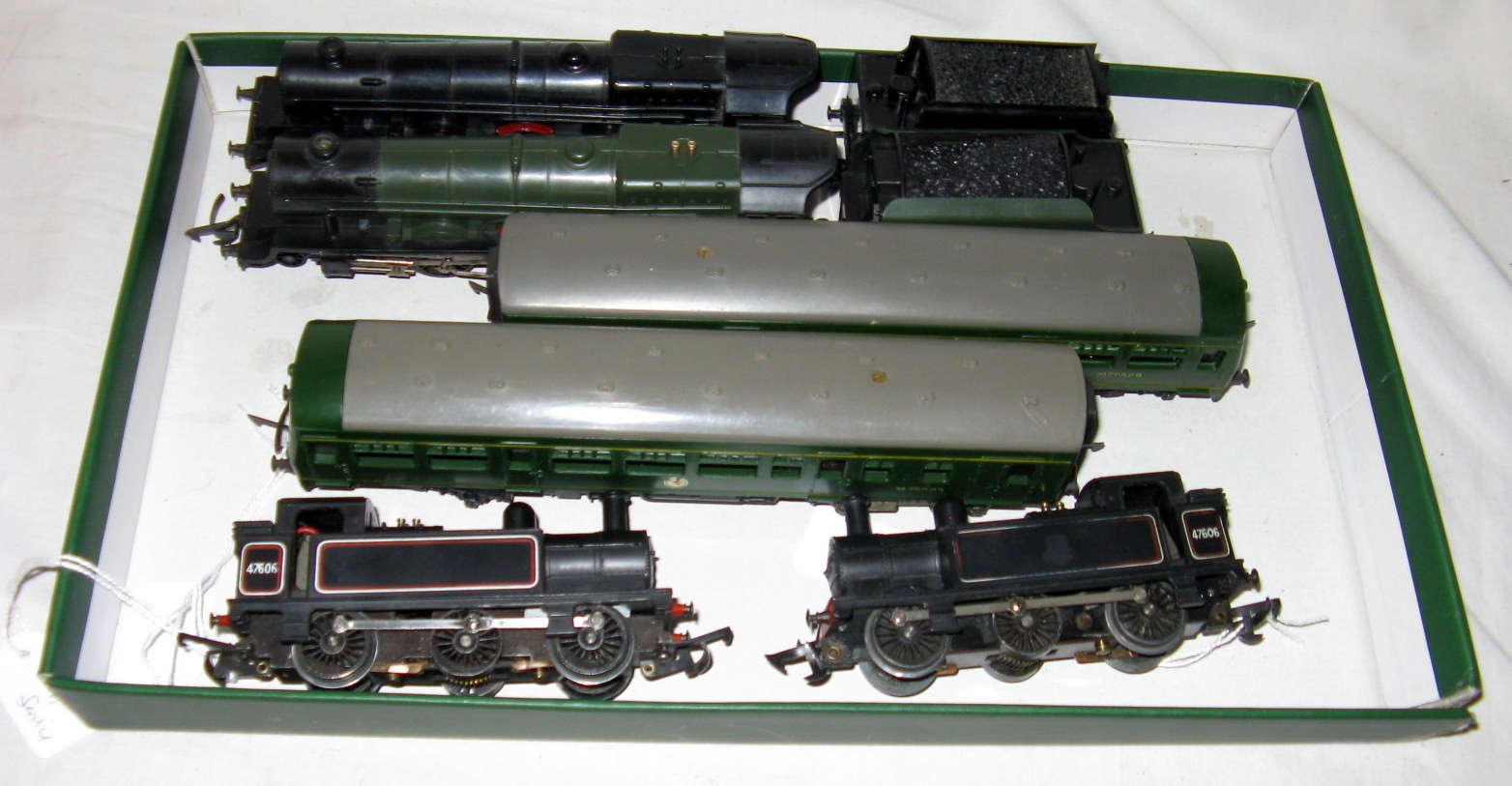 A tray containing 2 x 'Princess Elizabeth' 4-6-2's, 2 x R52 0-6-0T's and a R157/8 Met Cam 2 Car