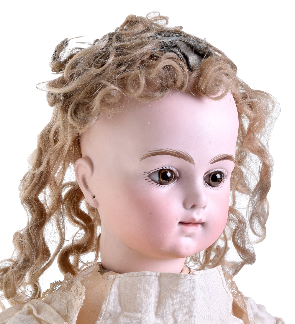 Beautiful size 10 Bru Jne R bisque head Bebe, circa 1890, the pale bisque with fixed brown paper- - Image 2 of 2