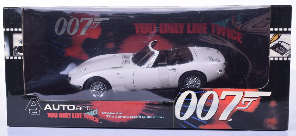 Autoart 1:18 Toyota 2000GT 007 White James Bond You Only Live Twice