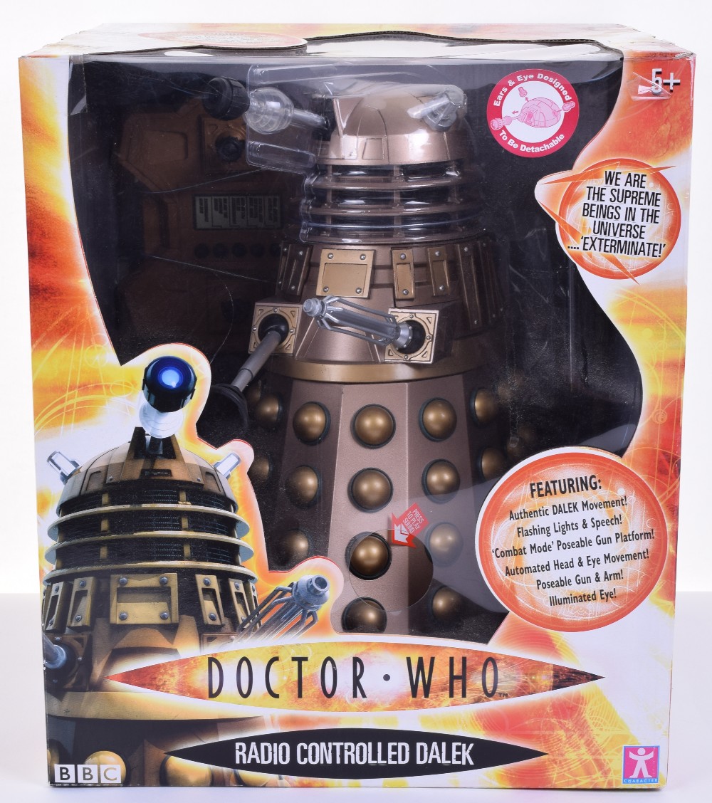 Boxed Character BBC Doctor Who 12inch Radio Controlled Dalek, 00285 gold in mint condition with near