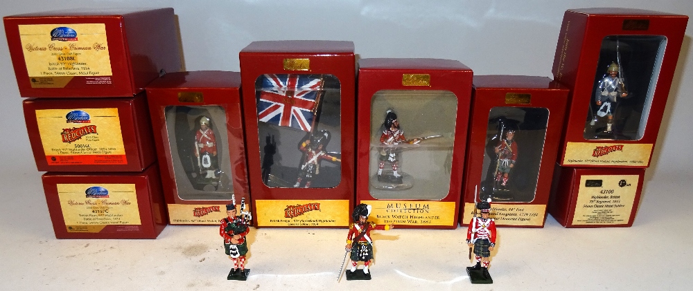 Britains Redcoats and other individually boxed Highlanders, gloss finish, sets 43100, 43108C,