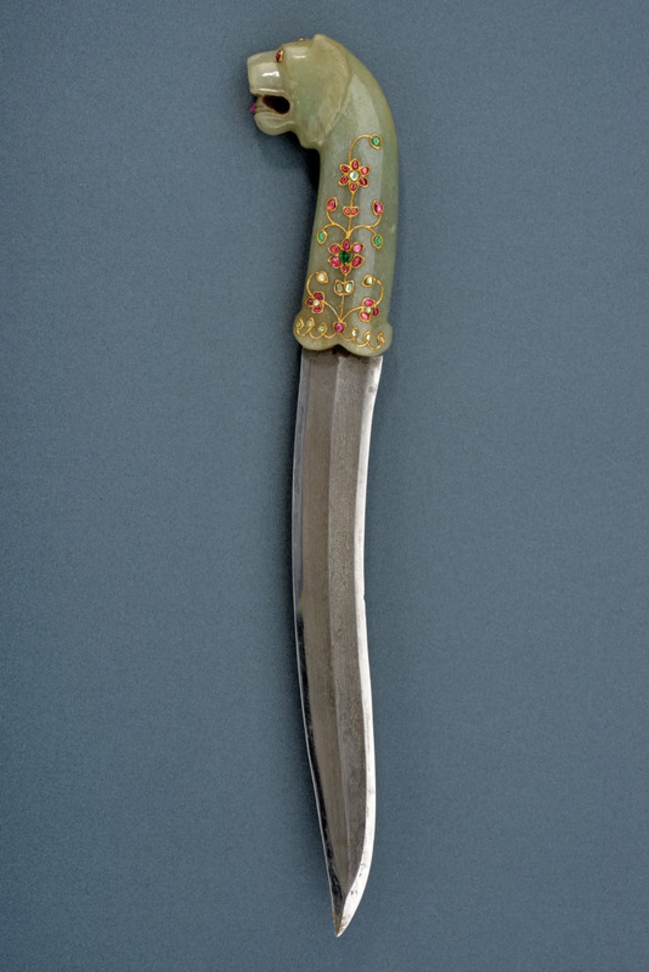 A jade hilted dagger decorated with stones and gold - Bild 9 aus 9