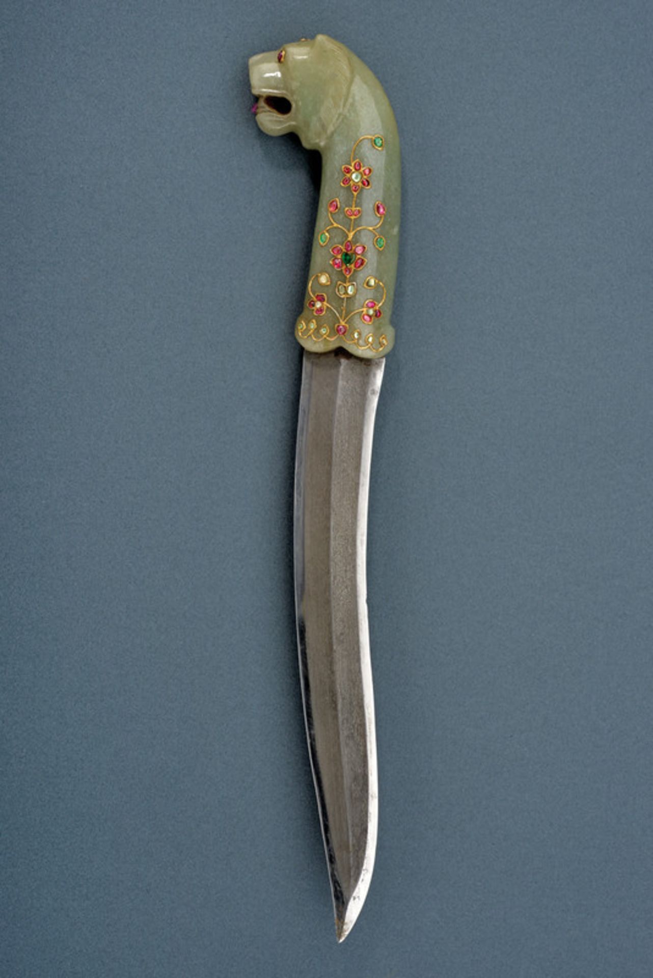 A jade hilted dagger decorated with stones and gold - Image 9 of 9