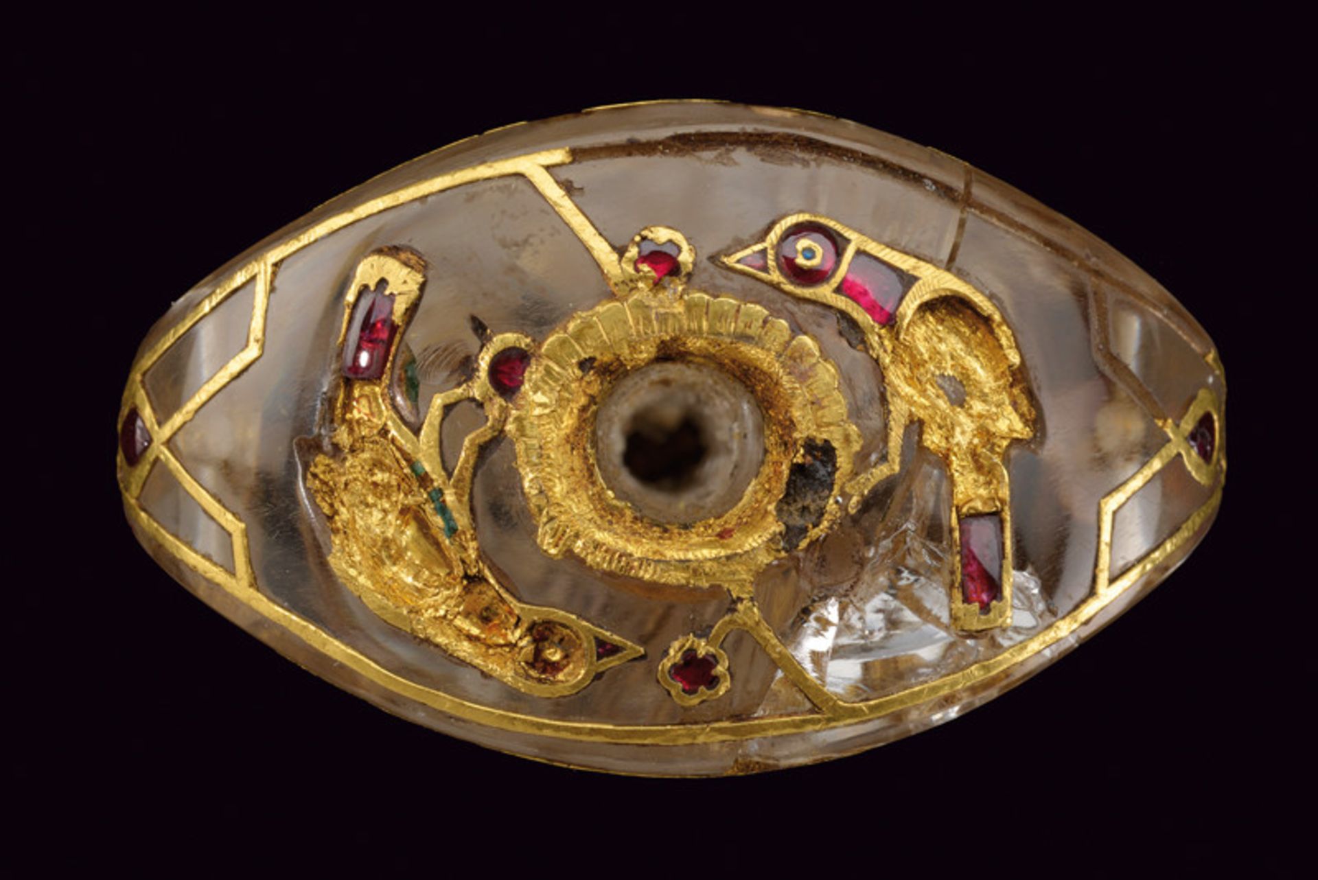 A highly important rock crystal dagger hilt decorated with rubies, emeralds and gold - Bild 8 aus 9