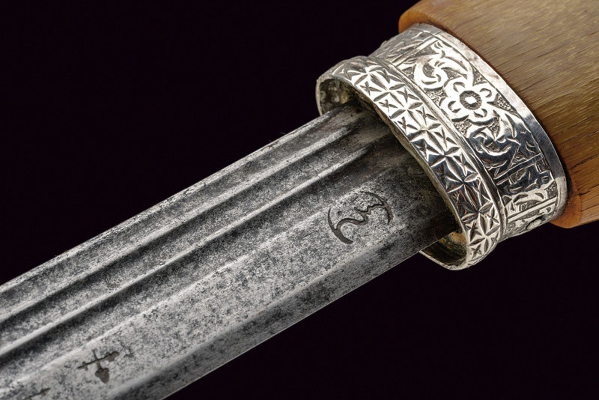 A fine silver mounted koummiya dagger - Image 4 of 7