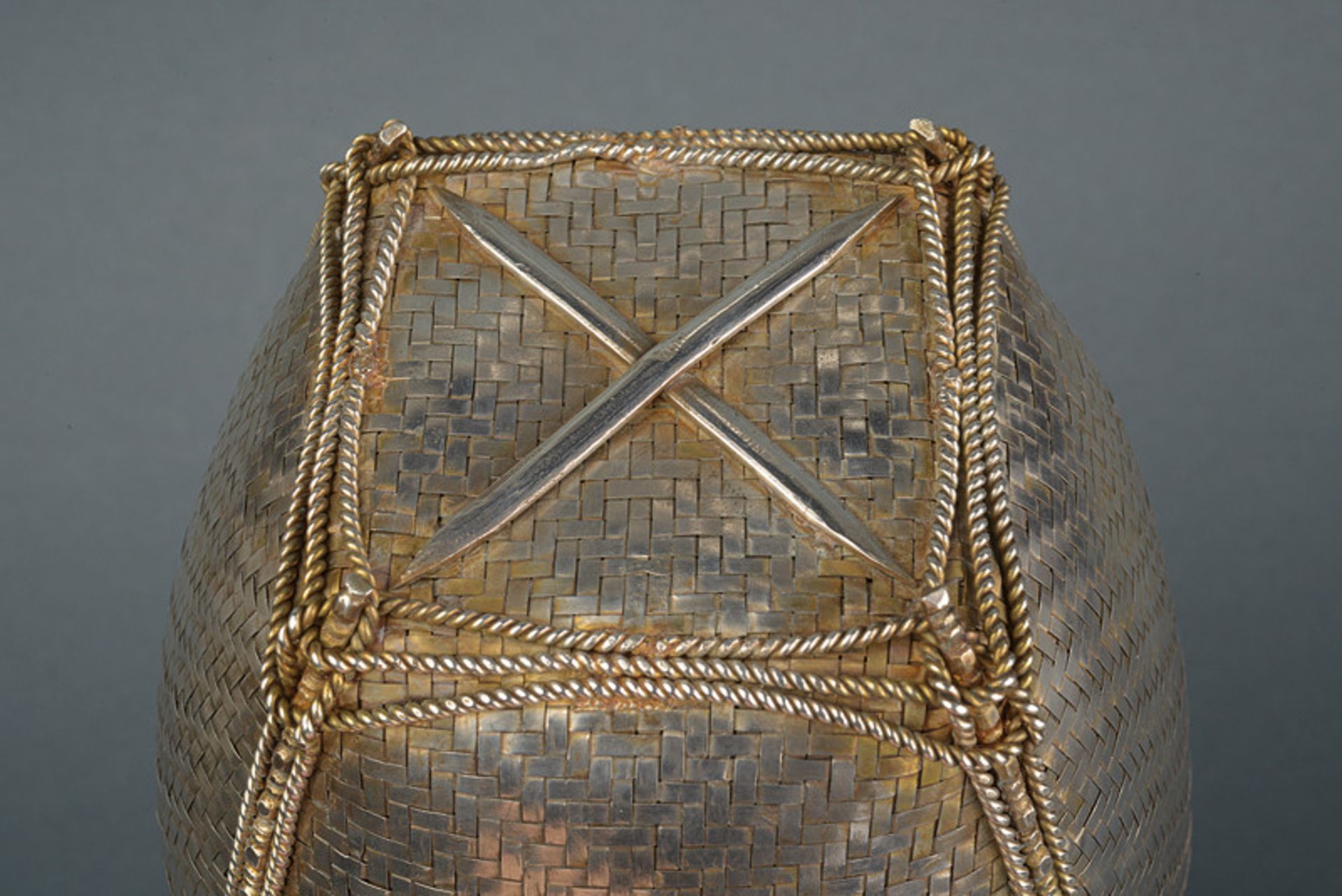 A silver basket case - Bild 3 aus 3