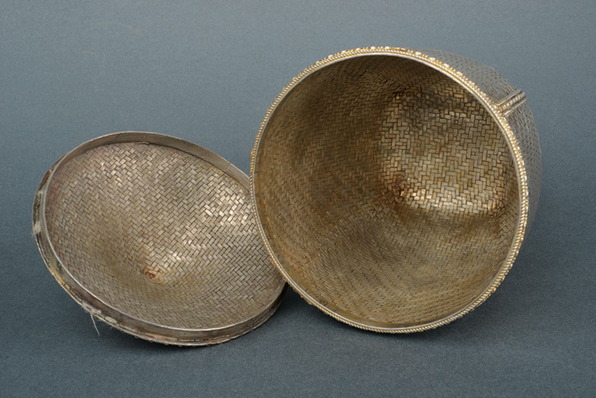 A silver basket case - Bild 2 aus 3