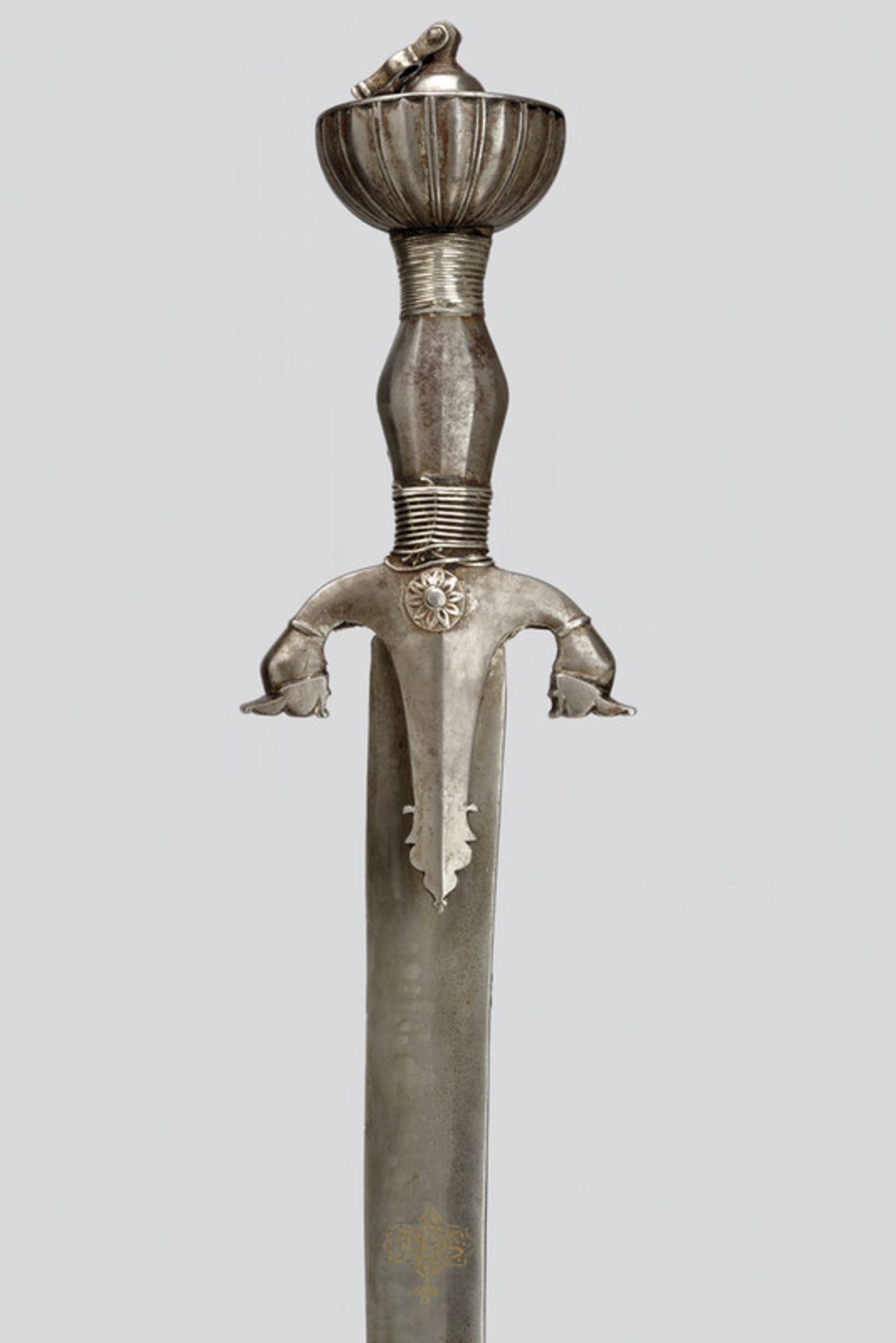 A pulouar (sabre) dating: 19th Century provenance: Afghanistan Curved, flat, mechanic-damask, - Image 5 of 6