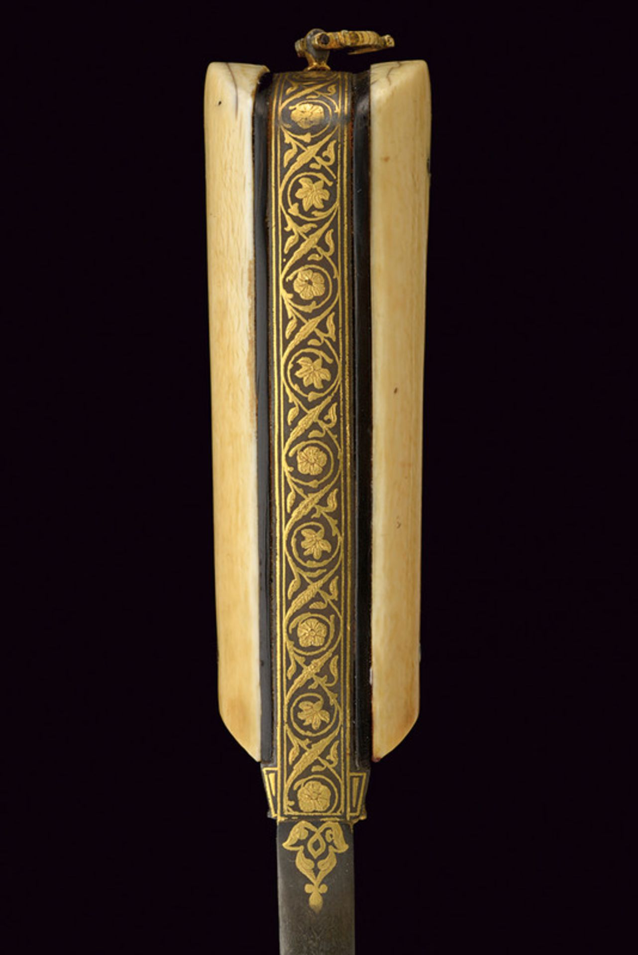 A beautiful pesh-kabz dating: circa 1800 provenance: Indopersia Curved, single-and false-edged blade - Image 7 of 8