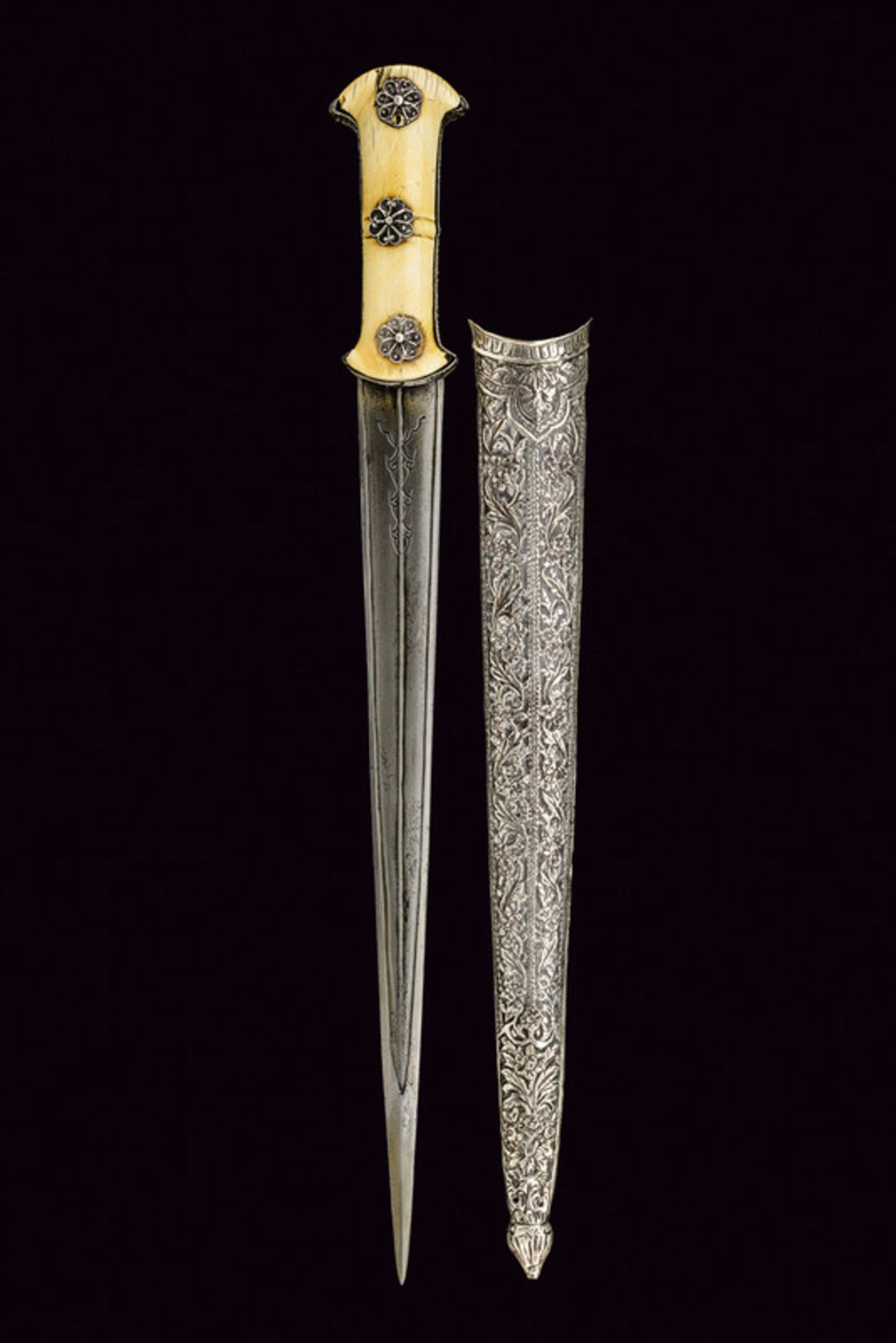 A nice dagger dating: first quarter of the 19th Century provenance: Ottoman Empire Straight, - Image 6 of 6