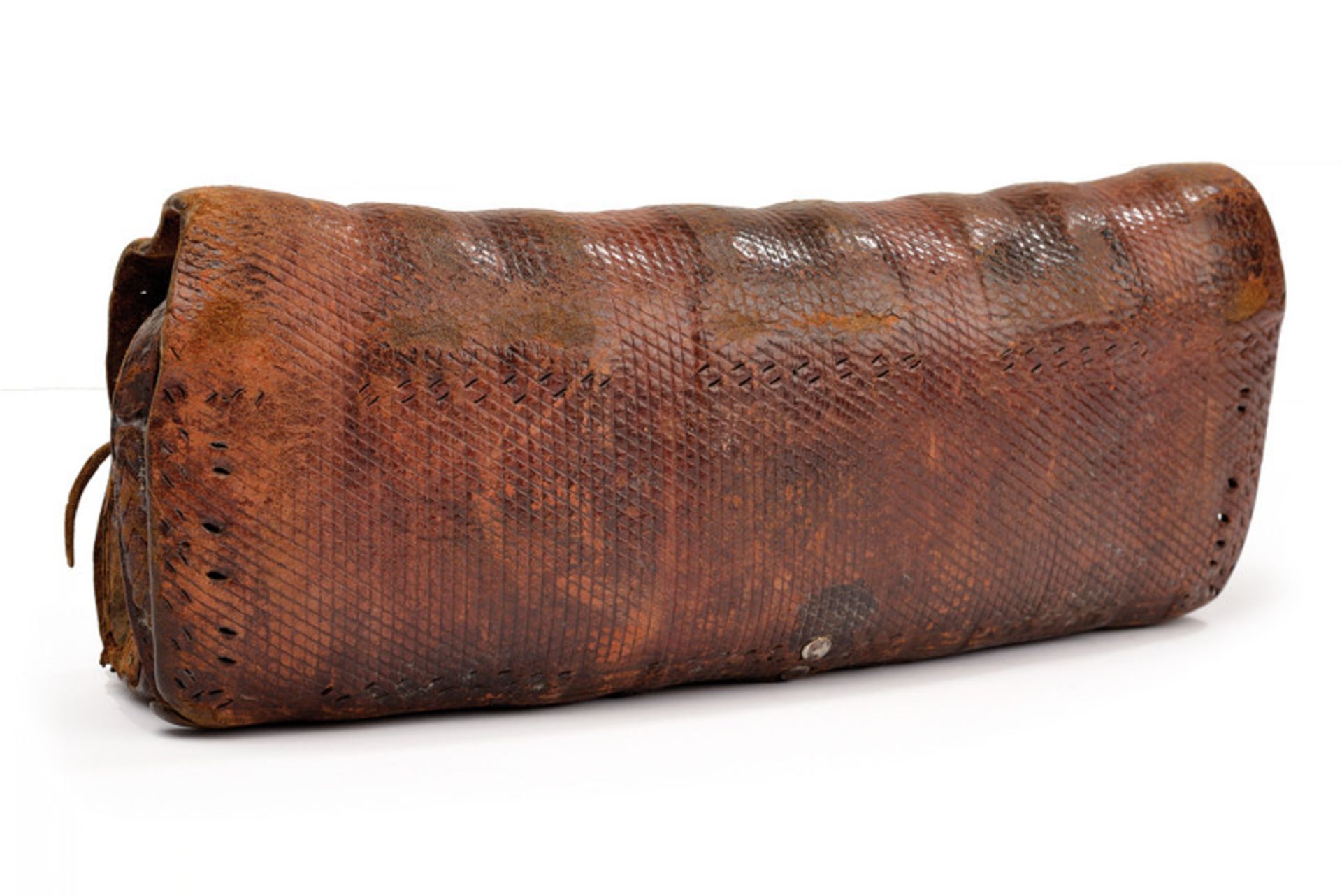 A cartridge box dating: 18th Century provenance: Turkey Long and slightly curved cartridge box. - Image 4 of 4