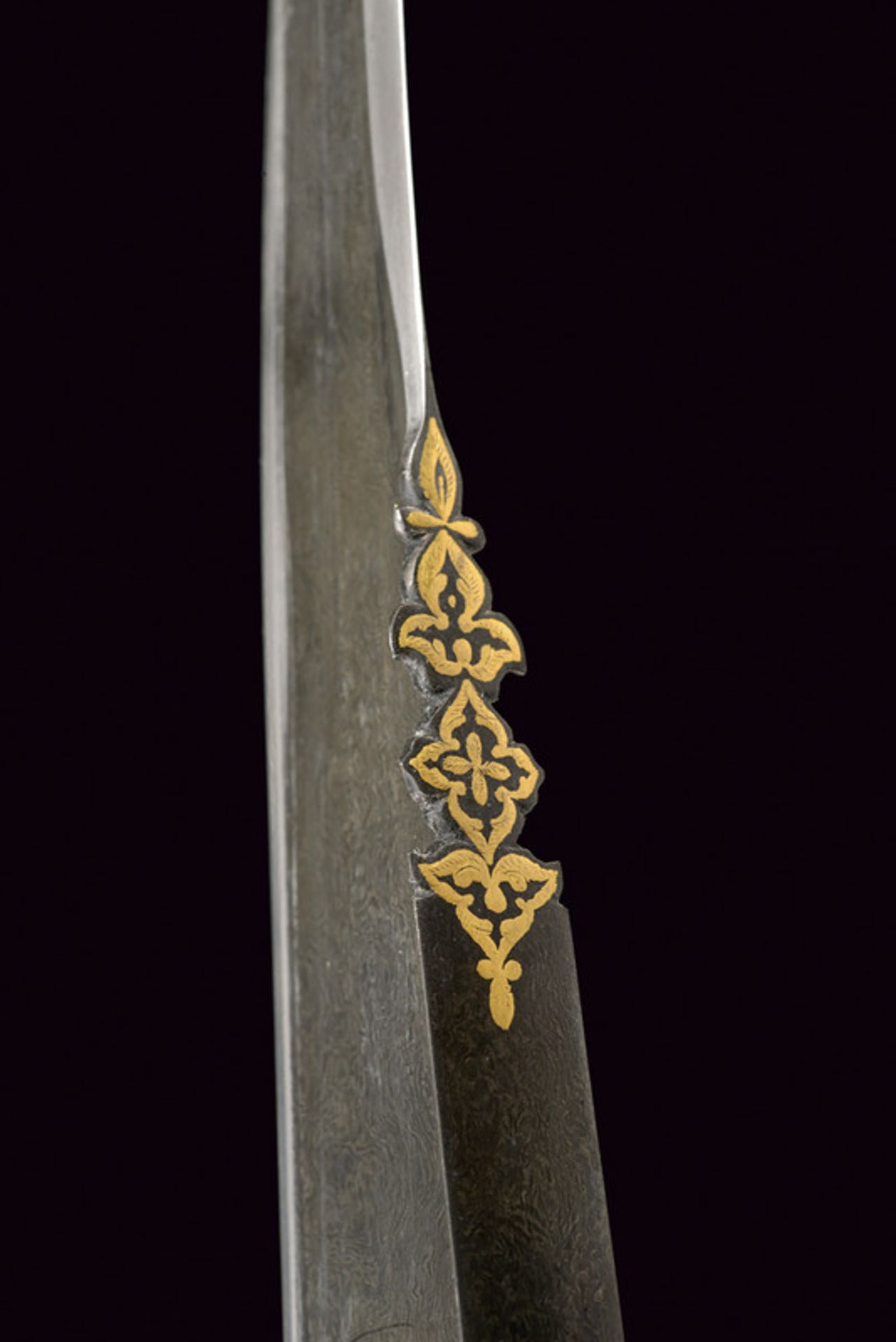 A beautiful pesh-kabz dating: circa 1800 provenance: Indopersia Curved, single-and false-edged blade - Image 4 of 8