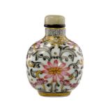 An elegant famille rose and encre de Chine porcelain snuff bottle dating: Republic (1912-1949)