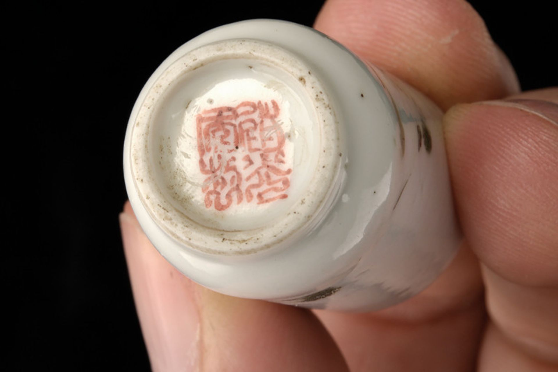 A very rare rouleau porcelain snuff bottle Daoguang marked and of the period dating: Daoguang ( - Image 2 of 3