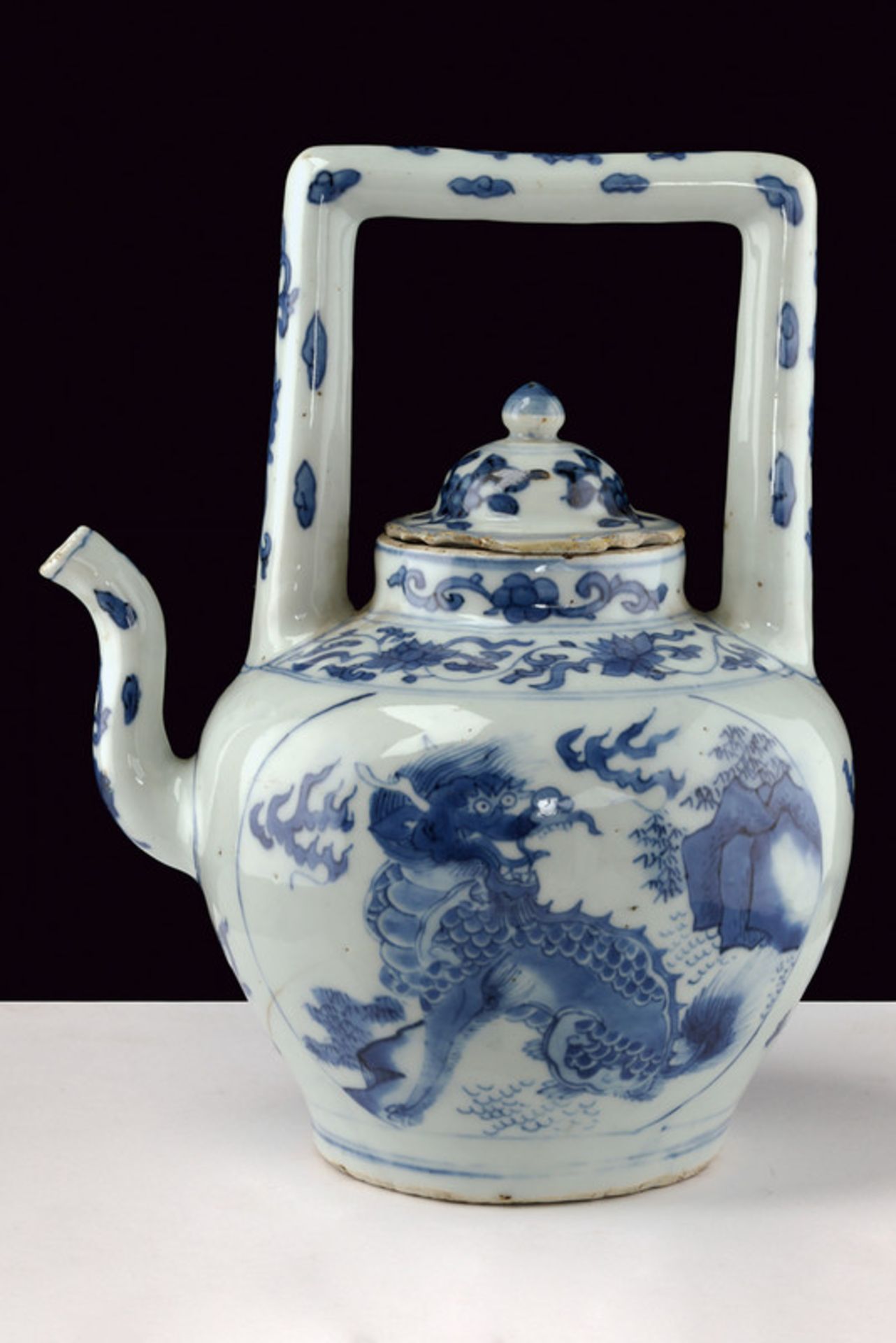 A beautiful and rare blu and white porcelain tea pot dating: 17th Century provenance: China Zigzag