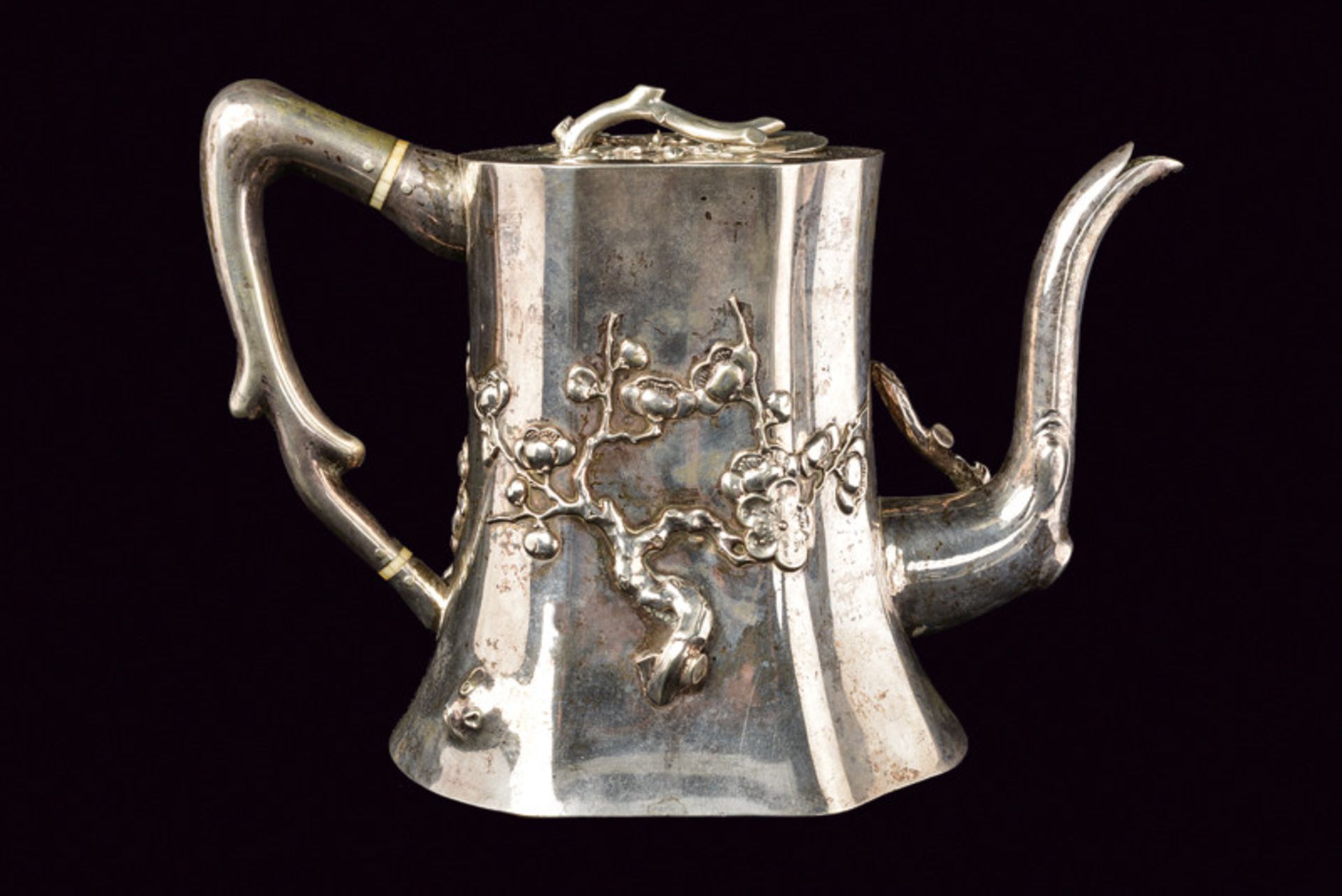 A beautiful and rare silver tea pot for export Luen Wo marked dating: circa 1900 provenance: China