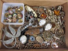 Victorian and later costume jewellery citrine fobs,