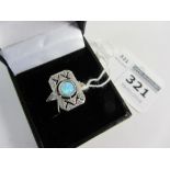 Gold-plated dress ring set with an opal stamped 925