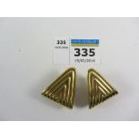 Pair triangular earrings assay mark for Arezzo stamped 750 approx 8.