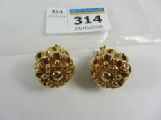 Pair of Chimento flower head ear-rings assay mark for Vicenza stamped 750 approx 8.